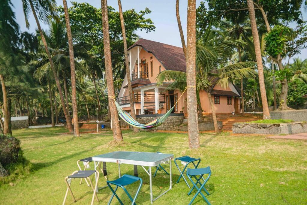 Baywatch By Grha - A Picturesque Beachfront Villa Kozhikode Zewnętrze zdjęcie