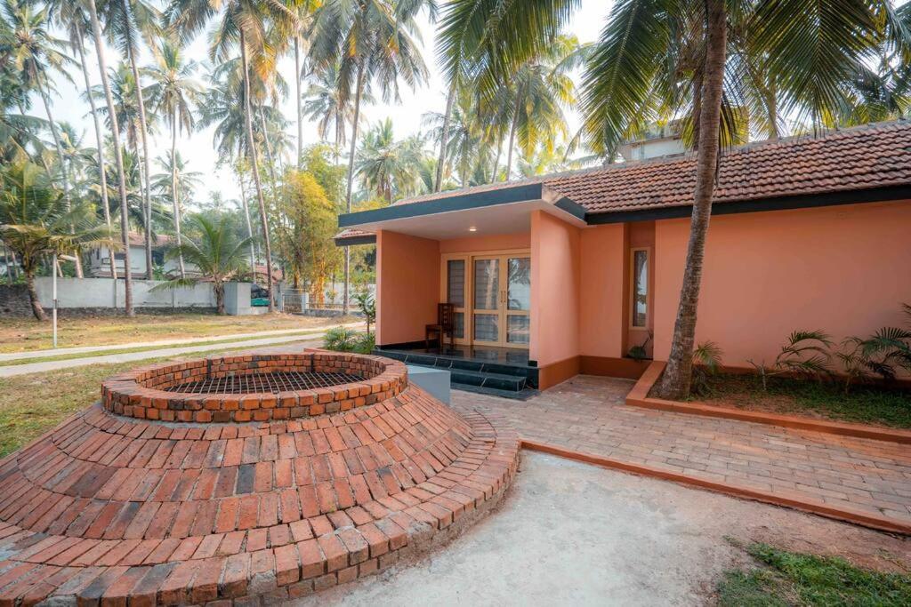 Baywatch By Grha - A Picturesque Beachfront Villa Kozhikode Zewnętrze zdjęcie